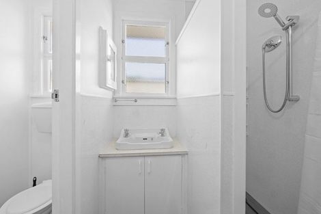 Photo of property in 1/306 Devon Street West, New Plymouth, 4310