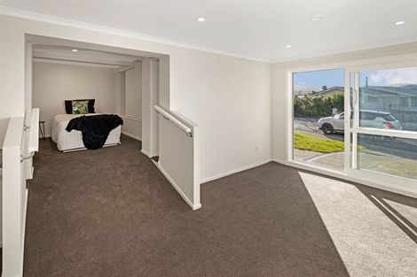 Photo of property in 3 Terrance Grove, Paparangi, Wellington, 6037