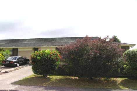 Photo of property in 2/2 Blythe Place, Glendene, Auckland, 0602