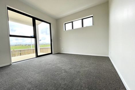 Photo of property in 30 Auranga Drive, Karaka, 2113