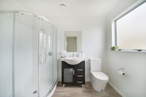Photo of property in 29a Chetwode Grove, Newlands, Wellington, 6037