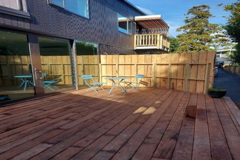 Photo of property in 20 De Val Drive, Titirangi, Auckland, 0604