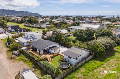 Photo of property in 68 The Crescent, Waihi Beach, 3611