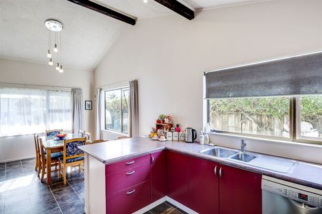 Photo of property in 2 Yeo Place, Taradale, Napier, 4112