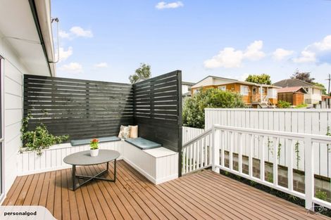 Photo of property in 3a/2 Kirrie Avenue, Te Atatu South, Auckland, 0610