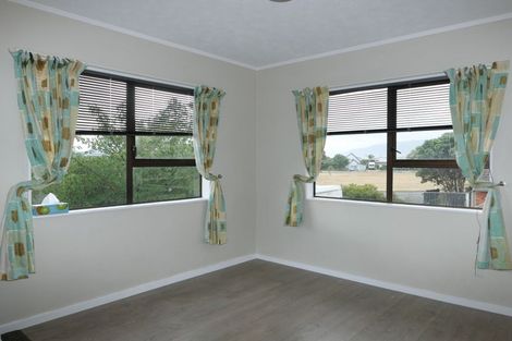 Photo of property in 8 Olive Terrace, Paraparaumu Beach, Paraparaumu, 5032