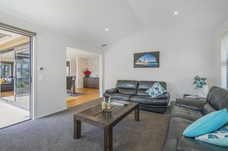 Photo of property in 10 Topping Place, Whitianga, 3510