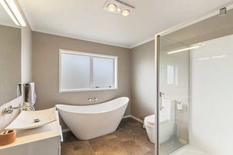 Photo of property in 3 Keene Drive, Bell Block, New Plymouth, 4312