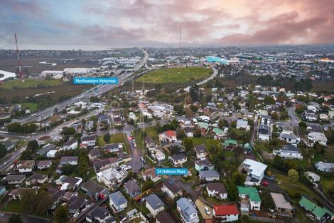 Photo of property in 24 Halloran Place, Massey, Auckland, 0614