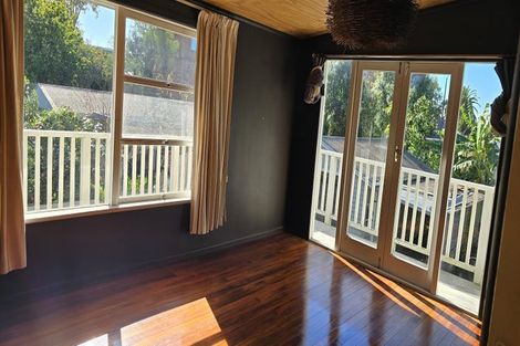 Photo of property in 27 Graham Avenue, Te Atatu Peninsula, Auckland, 0610