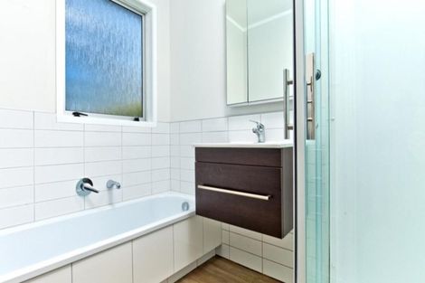 Photo of property in 19 Sunward Rise, Glenfield, Auckland, 0629