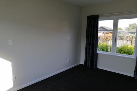 Photo of property in 10f1- Victoria Street, Ebdentown, Upper Hutt, 5018