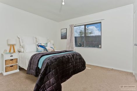 Photo of property in 2/106 Shifnal Drive, Randwick Park, Auckland, 2105