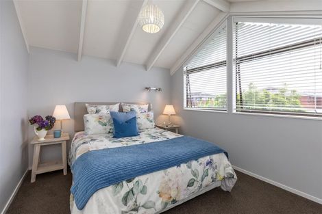 Photo of property in 25a/1 Beach Road, Te Atatu Peninsula, Auckland, 0610