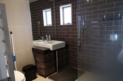 Photo of property in 1/46 Chippendale Crescent, Birkdale, Auckland, 0626