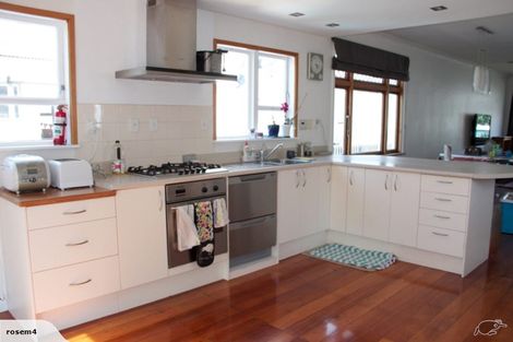 Photo of property in 43 Kensington Avenue, Petone, Lower Hutt, 5012