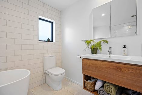 Photo of property in 84 Palatine Terrace, Saint Martins, Christchurch, 8022