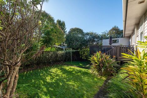 Photo of property in 10 Aplin Place, Birkdale, Auckland, 0626