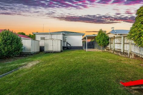 Photo of property in 21 Islington Avenue, New Lynn, Auckland, 0600