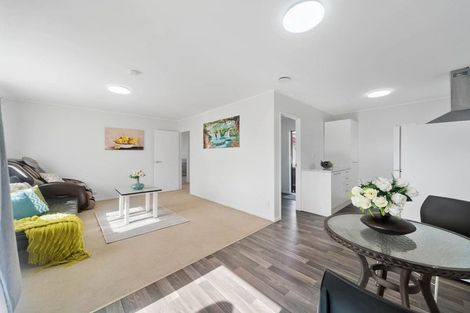 Photo of property in 2/34 Great South Road, Manurewa, Auckland, 2102