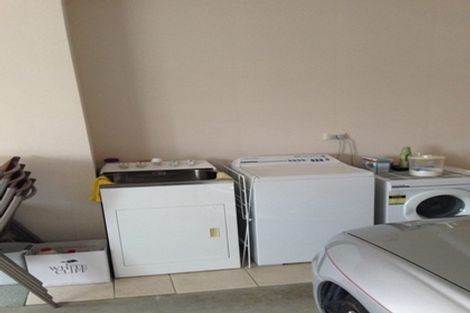 Photo of property in 71 Moyrus Crescent, East Tamaki Heights, Auckland, 2016