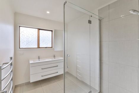 Photo of property in 2/29 Verbena Road, Birkdale, Auckland, 0626