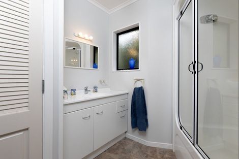 Photo of property in 2 Te Kawau Pass, Greenhithe, Auckland, 0632