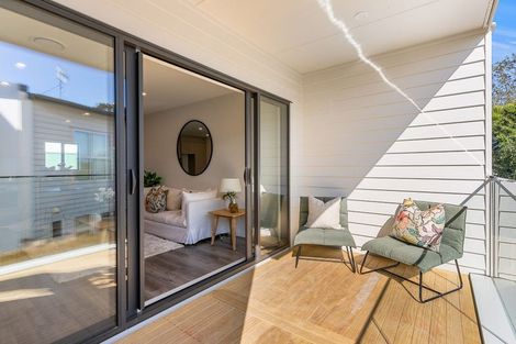 Photo of property in 121a Sycamore Drive, Sunnynook, Auckland, 0620