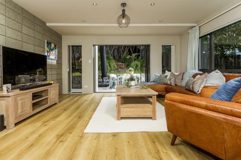 Photo of property in 2/304 Beach Road, Campbells Bay, Auckland, 0630