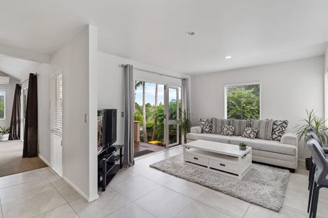 Photo of property in 11 Tyrico Close, Unsworth Heights, Auckland, 0632