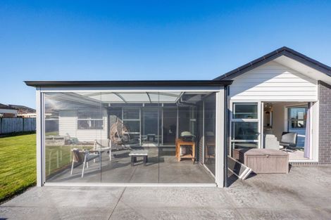 Photo of property in 34 Dogwood Way, Milson, Palmerston North, 4414