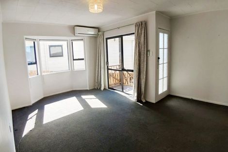 Photo of property in 2/1 Landsdale Place, Massey, Auckland, 0614