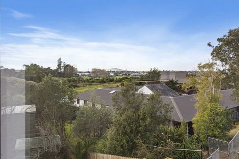 Photo of property in 8e Tahinga Street, Northcote, Auckland, 0627