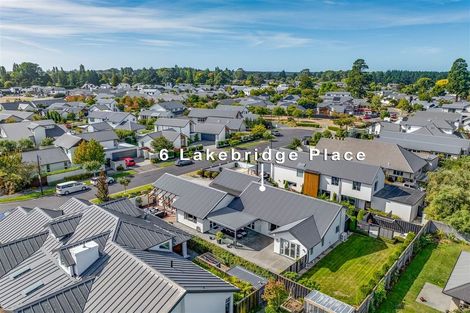 Photo of property in 6 Lakebridge Place, Parklands, Christchurch, 8083