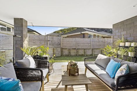 Photo of property in 14 Mooring Close, Whitby, Porirua, 5024