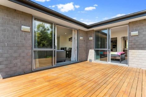 Photo of property in 4 Forest Road, Henderson, Auckland, 0612