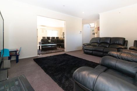Photo of property in 59a Hewlett Road, Massey, Auckland, 0614