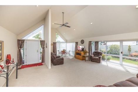 Photo of property in 46 Westgrove Avenue, Avonhead, Christchurch, 8042