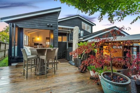Photo of property in 6 Oystergrove Road, West Harbour, Auckland, 0618