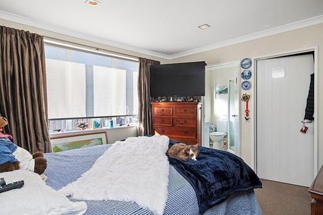 Photo of property in 11 Logan Place, Waiuku, 2123