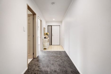 Photo of property in 17 Edgewood Way, Henderson, Auckland, 0612