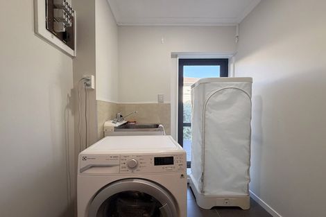 Photo of property in 7 Sheralee Place, Bucklands Beach, Auckland, 2014