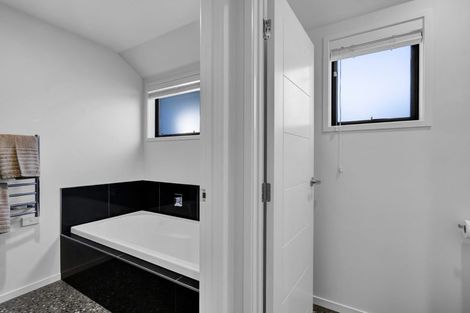 Photo of property in 6 Pebble Beach Court, Waiwhakaiho, New Plymouth, 4312