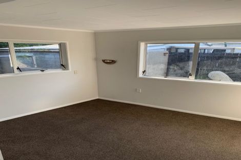 Photo of property in 8 Keeling Road, Henderson, Auckland, 0612