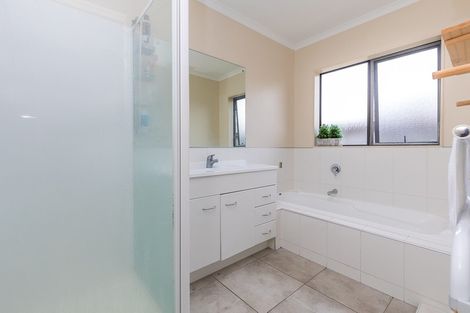Photo of property in 4 Kalmore Place, Flat Bush, Auckland, 2016
