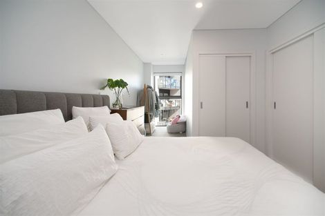 Photo of property in 1/37 Woodlands Crescent, Browns Bay, Auckland, 0630