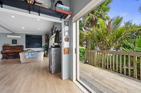 Photo of property in 5 Empressa Heights, Helensville, 0800