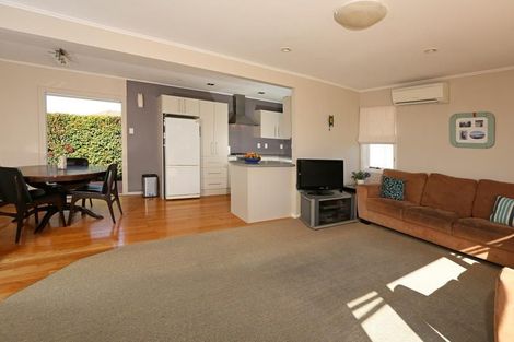 Photo of property in 3 Brookfield Road, Te Atatu Peninsula, Auckland, 0610