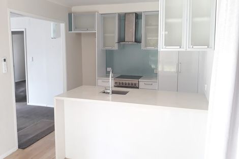Photo of property in 5 Denver Avenue, Sunnyvale, Auckland, 0612