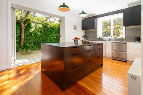 Photo of property in 9 Easdale Street, Kelburn, Wellington, 6012